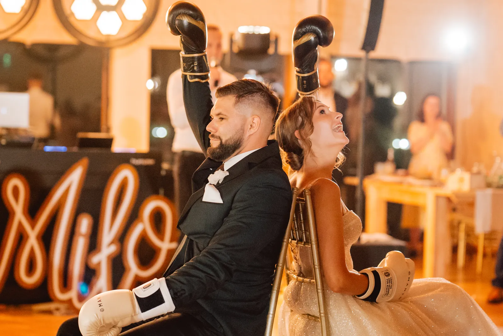 Konferansjer na wesele — zabawa z rękawicami bokserskimi