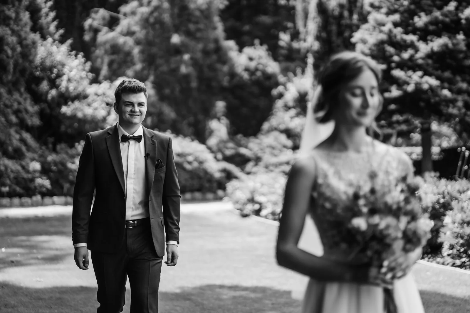 Artystyczne ujęcie pary młodej