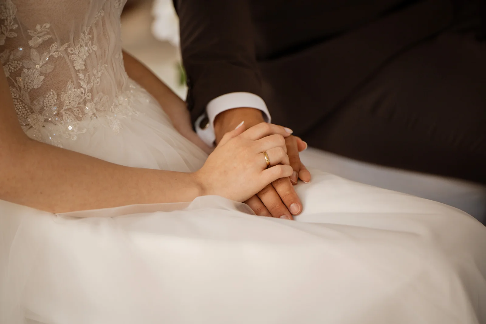 Fotograf na wesele — ręce młodych