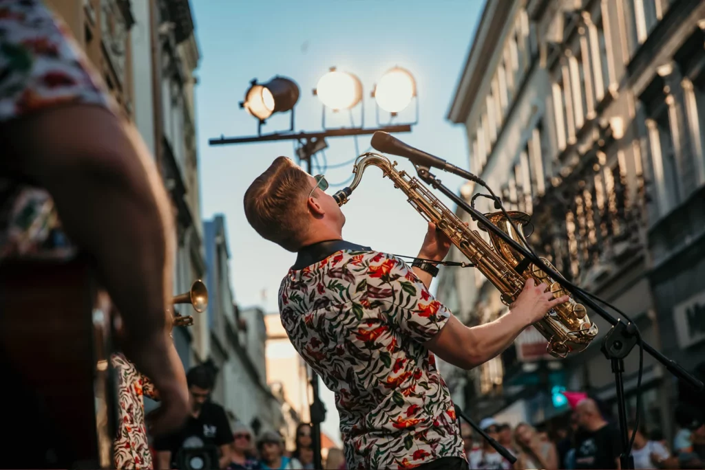 Saksofonista na wesele